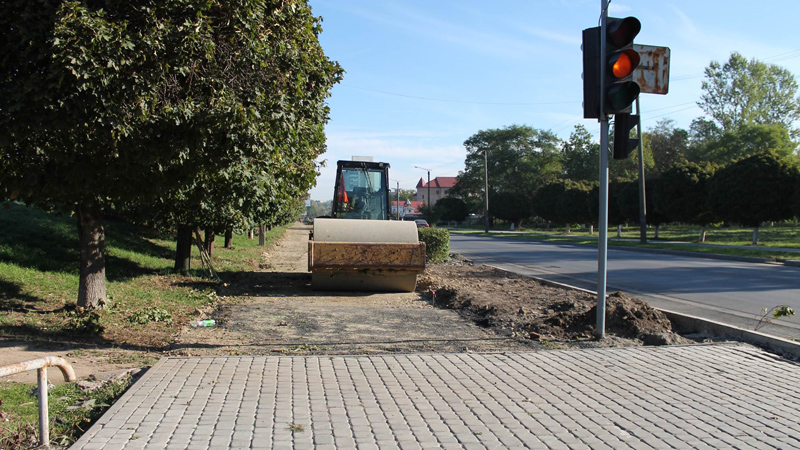 Будівництво велодоріжки під контролем.