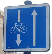 220px-Cycle_contraflow_Rennes_2