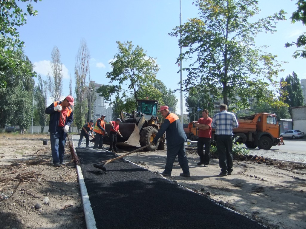 Будівництво першої велодоріжки в Києві (Фото: Віктор Загреба)