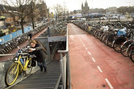 train-station-bike-parking-767836